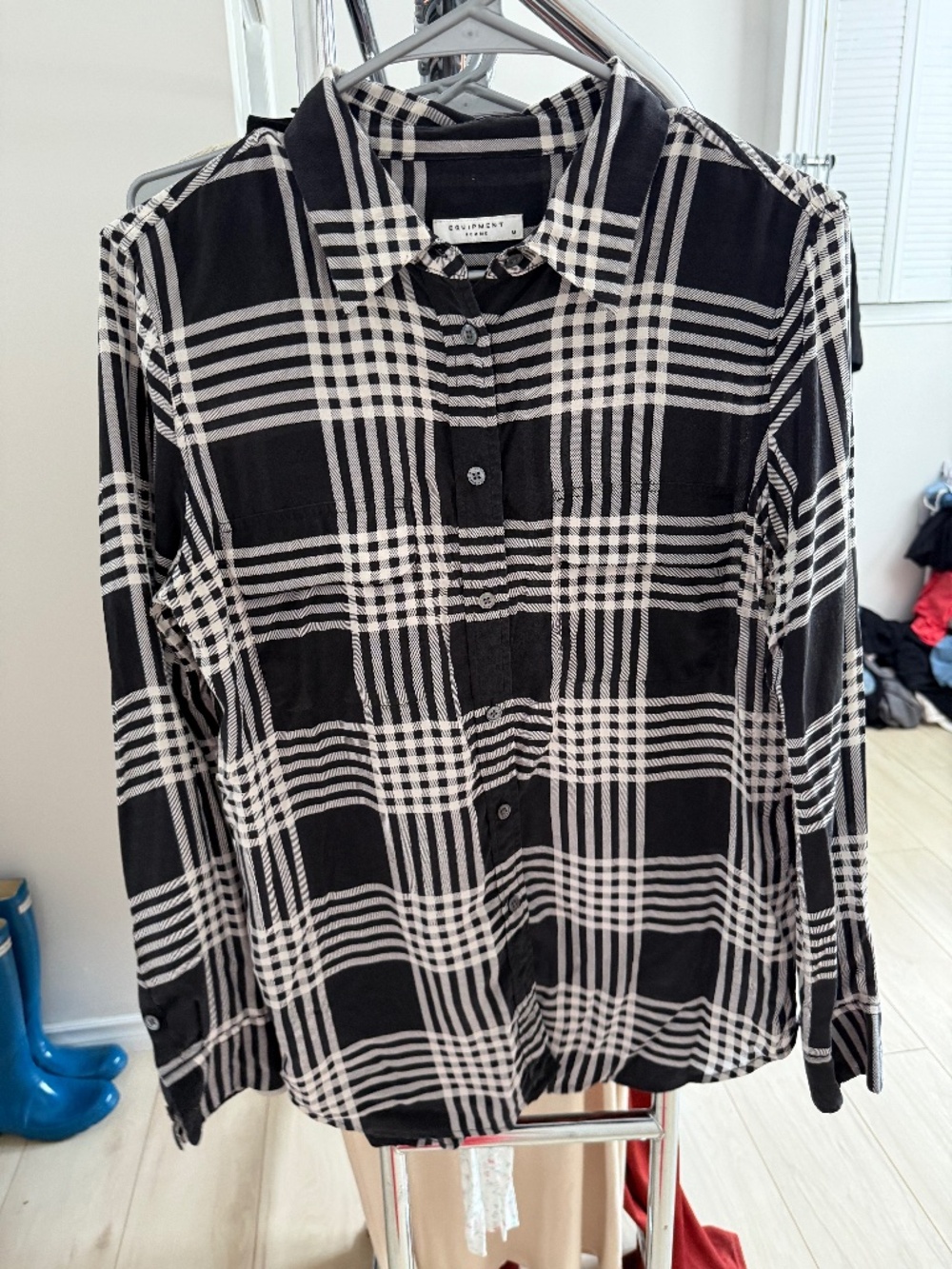 Equipment Femme | Silk Button Down Blouse | Medium - Picture 4 of 6